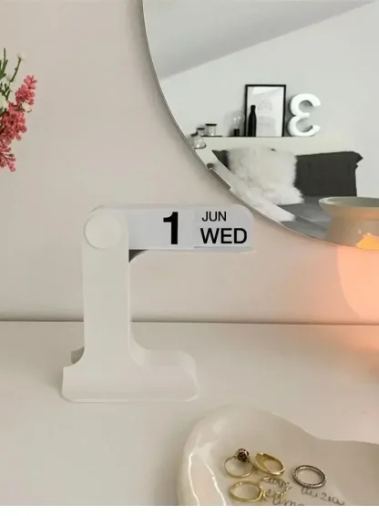 Modern Office Desk Calendar - Image 9